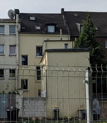Доходный дом под ремонт/снос в 47119 Duisburg (Laar), всего 265 м2 (участок земельный 167)